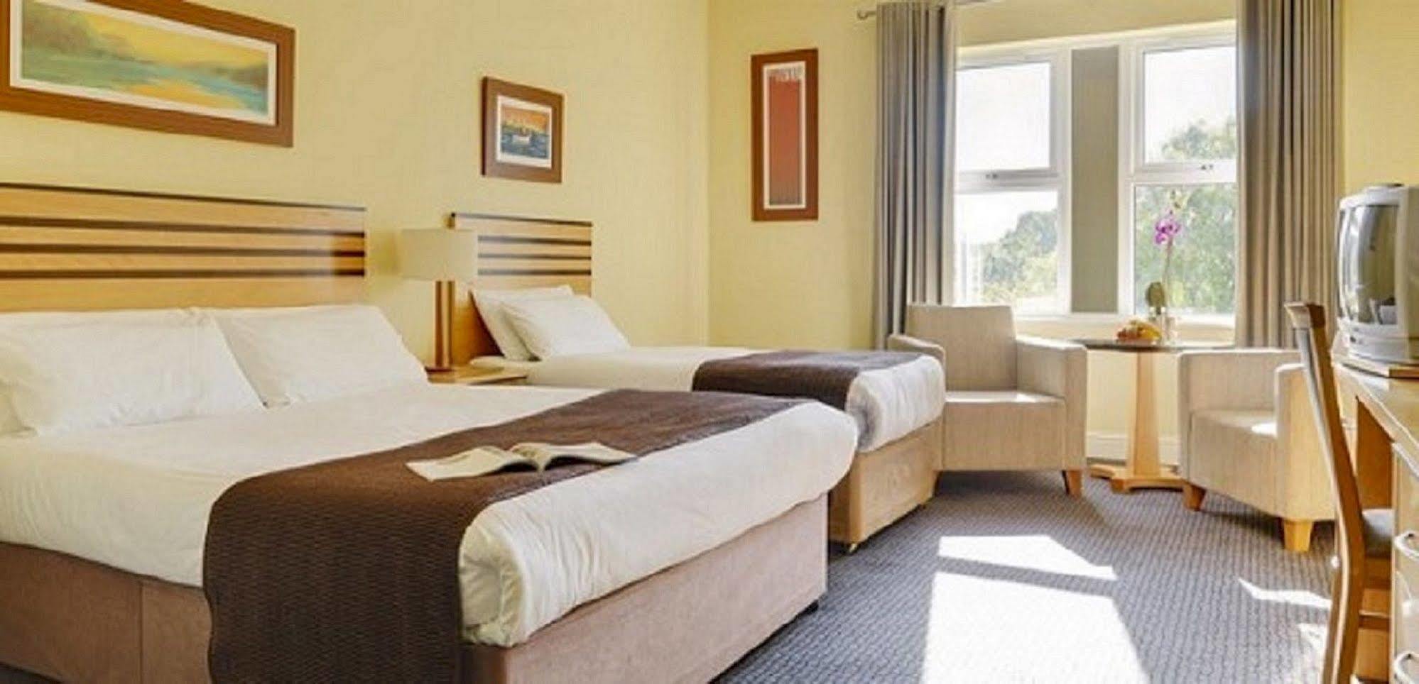 Breaffy Woods Hotel Castlebar Eksteriør bilde